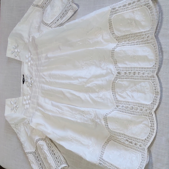 Hippy Indy Embroidery/Cutwork Top - Picture 6 of 7